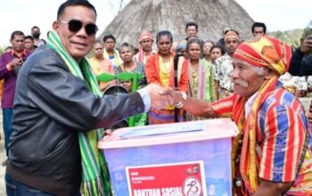 Kapolda NTT Touring Motor Kunjungi Destinasi Wisata TTS dan Salurkan Bansos