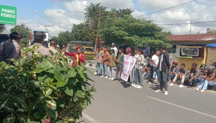 Ampera Demo Kantor Kejaksaan, Pertanyakan Hasil Penyelidikan Dugaan Korupsi Dana Reses ADPRD TTU
