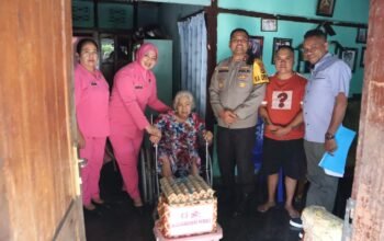 Sambut Hari Bhayangkara ke-78, Polres TTU Bantu Sesama