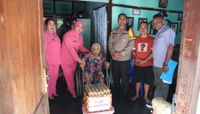 Sambut Hari Bhayangkara ke-78, Polres TTU Bantu Sesama