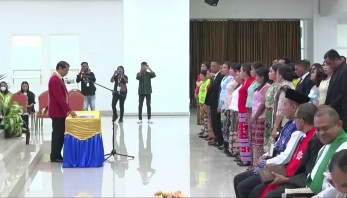 Rektor Unwira Lantik 84 Guru Profesional, Pater Dr. Philipus Tule SVD : Ut Vitam Habeant Abundantius