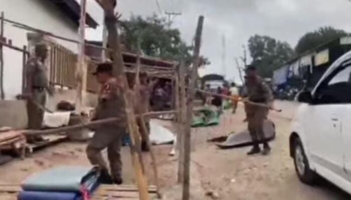 Satpol PP TTU Tertibkan Penjual Sayur dan Ikan di Pasar Baru Kefamenanu