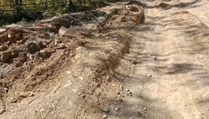 Warga Keluhkan Jalan Penghubung Dua Kecamatan di Kabupaten TTU