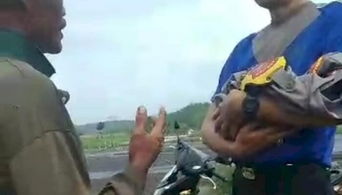Polisi ini Reflek Buka Seragam Polri Demi Bungkus Jasad Bayi yang Ditemukan di Sungai
