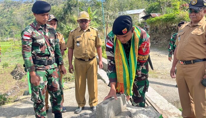 Peletakan Batu Pertama Pembangunan Ulang Jembatan Gantung Naga Karimata