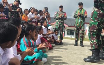 Rayakan Hari Anak Nasional, Nagakustik Hibur Siswa dan Bagi Buku Bacaan di Perbatasan RI-RDTL