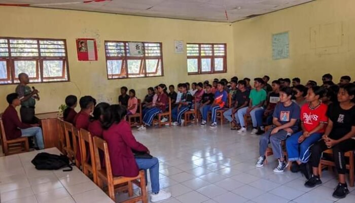 Mahasiswa KKN STIH Cendana Wangi Sosialisasi Pencegahan Kekerasan Seksual di SMAN Noemuti Timur