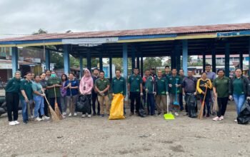 Jaga Kebersihan Tempat Publik, BPS TTU Bersihkan Sampah di Terminal