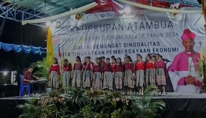 Diiringi Vos Amici De Estis, PS SMAK Trinitas Nenotun Meriahkan Pameran Ekonomi Kreatif Se-Keuskupan Atambua