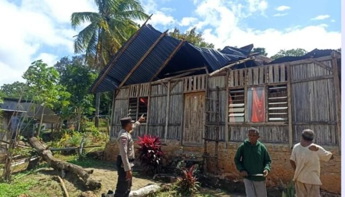 Angin Kencang Obrak-abrik Rumah Warga di Insana TTU