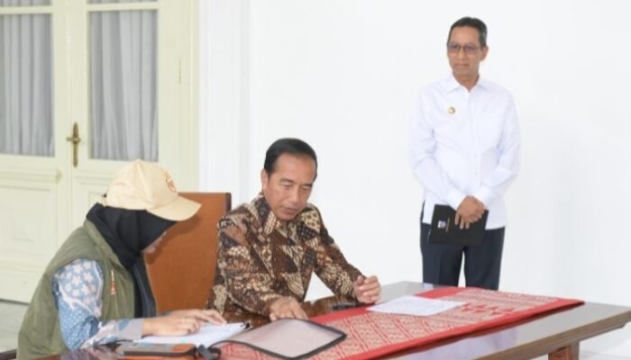 Presiden Jokowi Ikut Coklit Data Pemilih Pilkada 2024, Terdaftar di TPS 06 Kelurahan Gambir