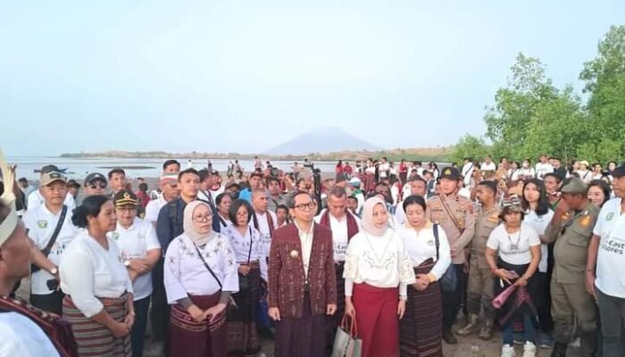 Pj. Gubernur NTT Buka Festival Mini Meko di Flores Timur