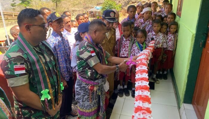 Danrem 161/WS Resmikan SDN Kecil Banu di Perbatasan RI-RDTL