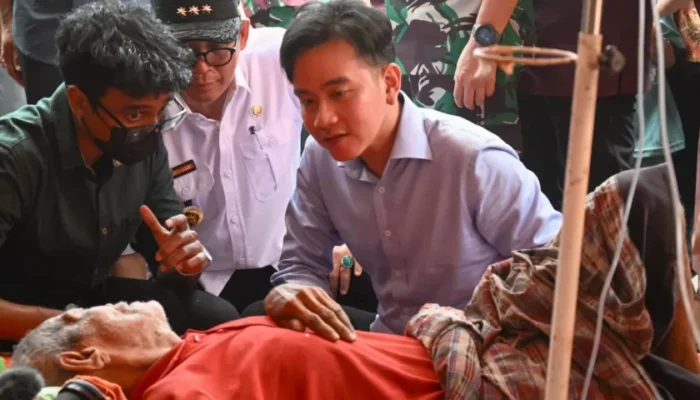 Wapres Gibran Tinjau Lokasi Pengungsian Korban Erupsi Gunung Lewotobi Flores Timur