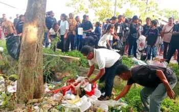 Green Paskah: Jalan Salib Sambil Pungut Sampah ala Jemaat GMIT Petra Kefamenanu